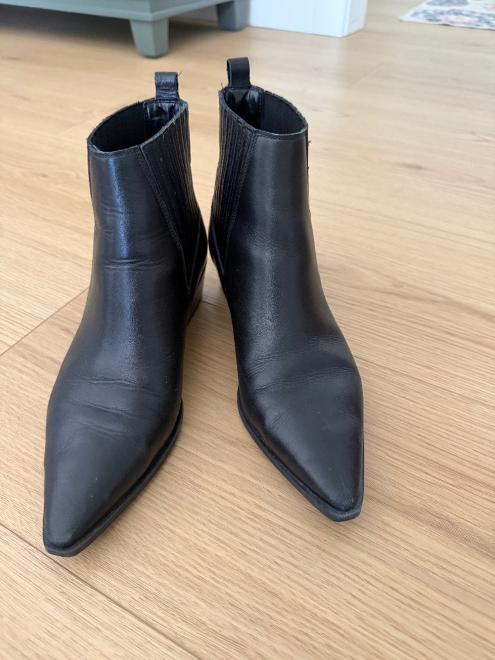 Marc Fisher Women’s Size 9 Black Leather Pointed Toe Chelsea Ankle Boots